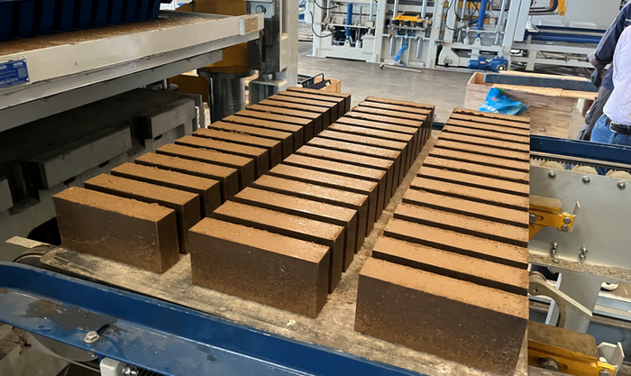 ZN1500 ಸಂಪೂರ್ಣ ಸ್ವಯಂಚಾಲಿತ ಇಟ್ಟಿಗೆ ತಯಾರಿಕೆ ಯಂತ್ರವು ಪೂರ್ವ ಚೀನಾದ ಗ್ರಾಹಕರನ್ನು ಕೆಸರು ಸಂಪನ್ಮೂಲ ಬಳಕೆಯಲ್ಲಿ ಸಶಕ್ತಗೊಳಿಸುತ್ತದೆ